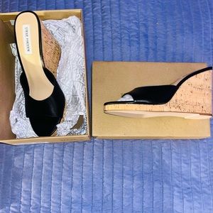 A cork wedge for the MARVELOUS sandals, single strap design with a clean look.